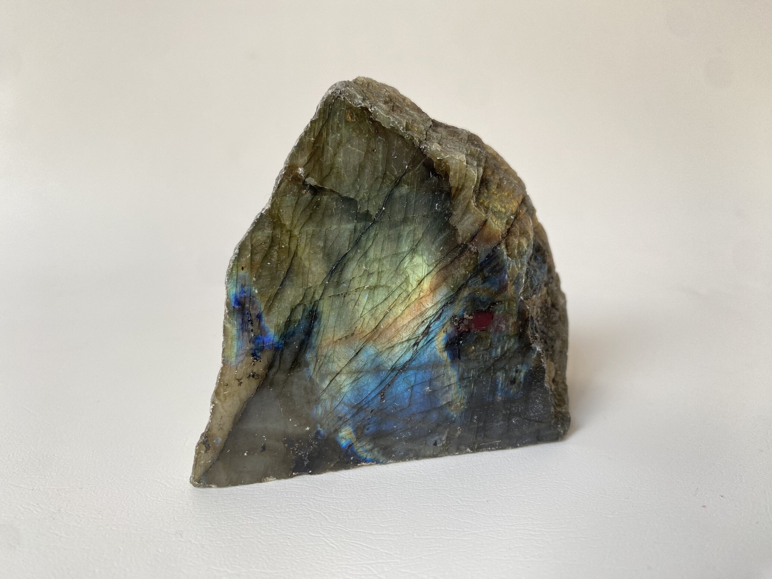 Masivo Labradorita pulido con base - 2