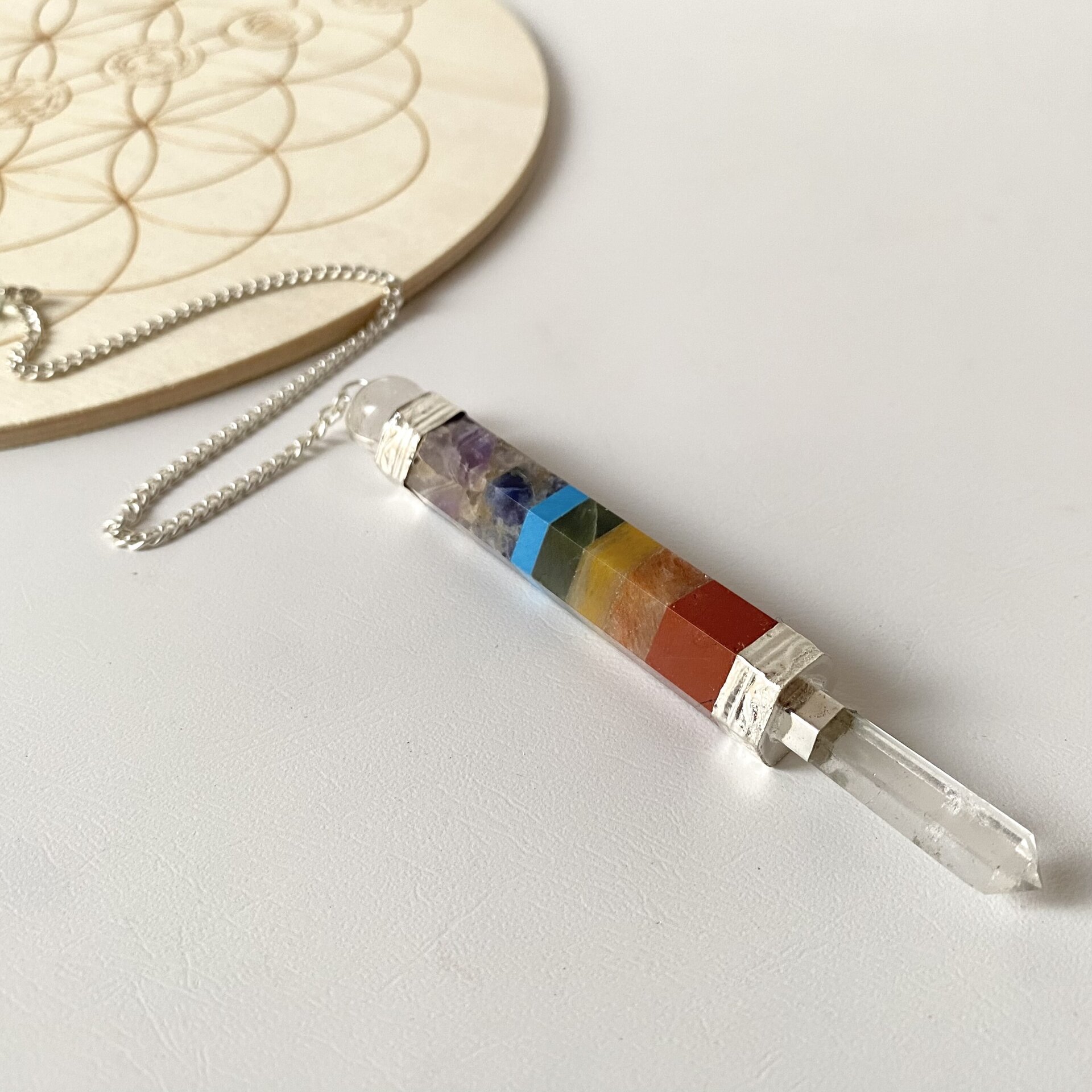 Péndulo Siete Chakras y punta Cuarzo - 1